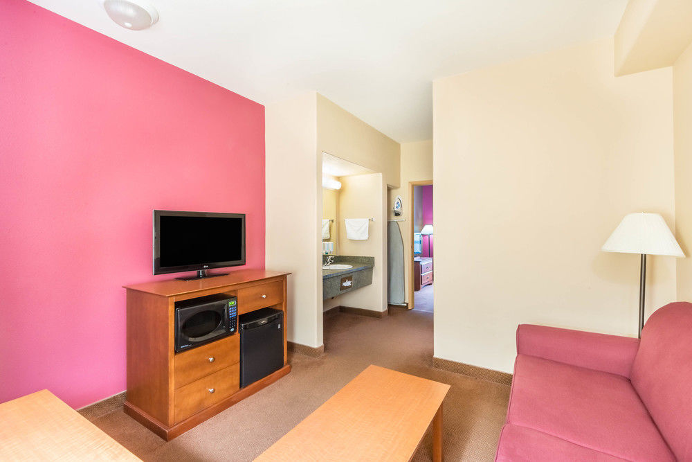 Super 8 By Wyndham St Johns Otel St. John's Dış mekan fotoğraf